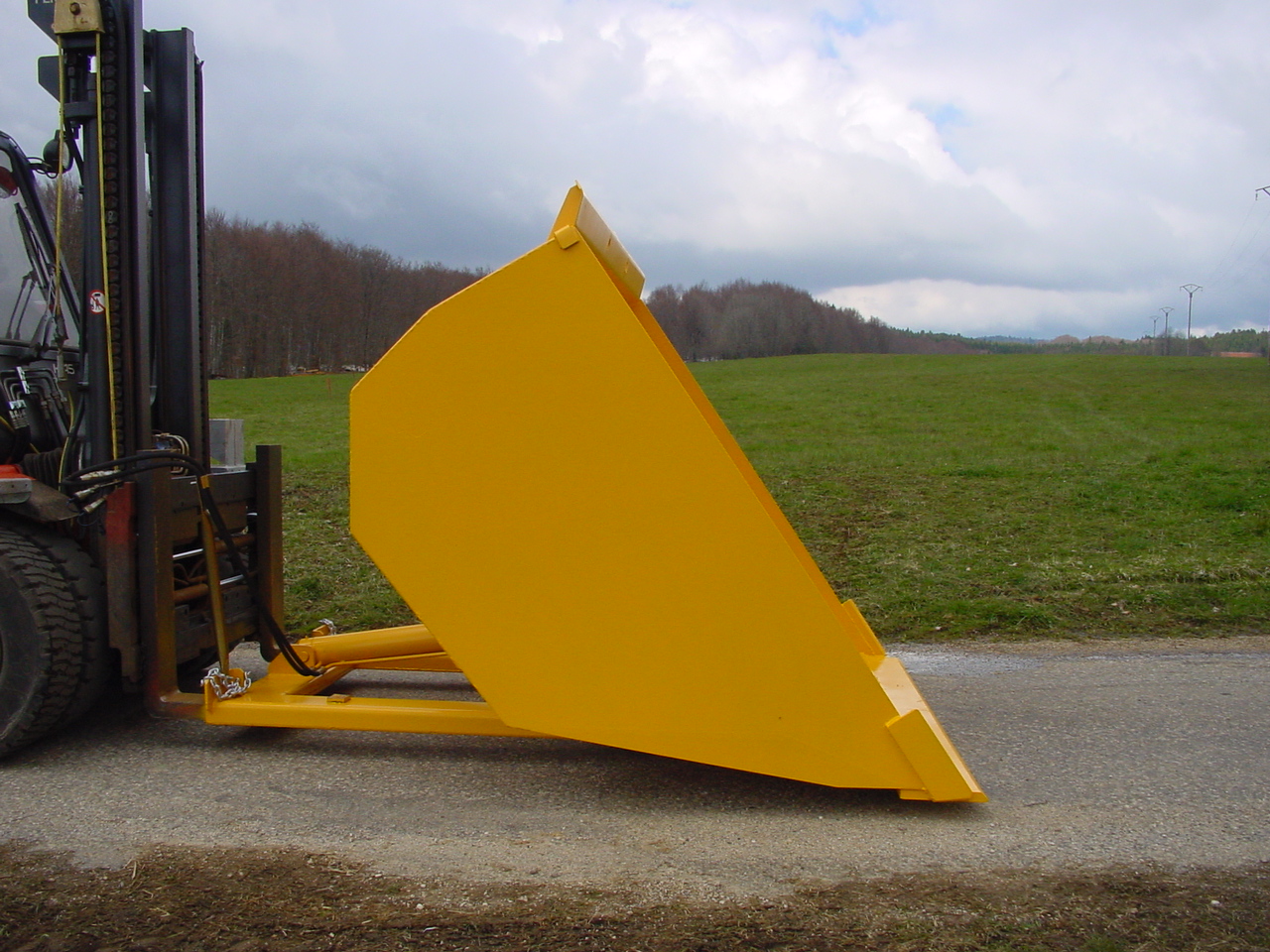 Godet matic pour produits en vrac sur chariot frontal